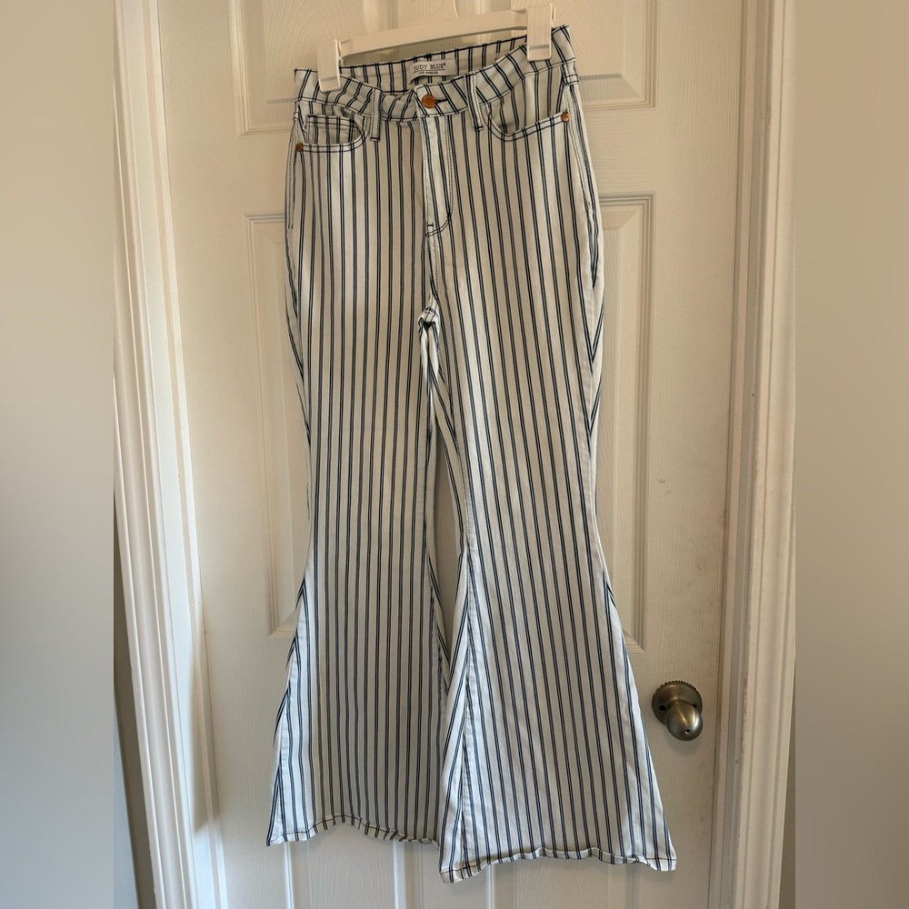 JUDY BLUE, WHITE/BLUE STRIPED, Women’s DESIGNER BELL-BOTTOM Jeans Sz: 7/28 EUC